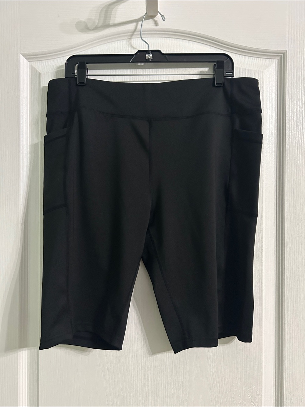 High-Rise Black Women's Bike Shorts with Dual Side Pockets